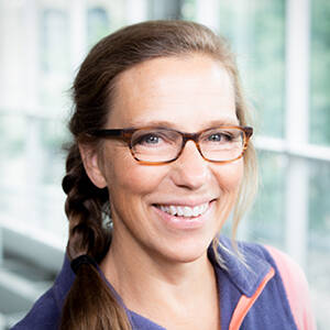 Photograph of artist Mariel Versluis.